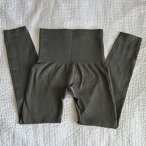 High-Waisted Contour Seamless Tummy Tuck Compressive Gray Leggings